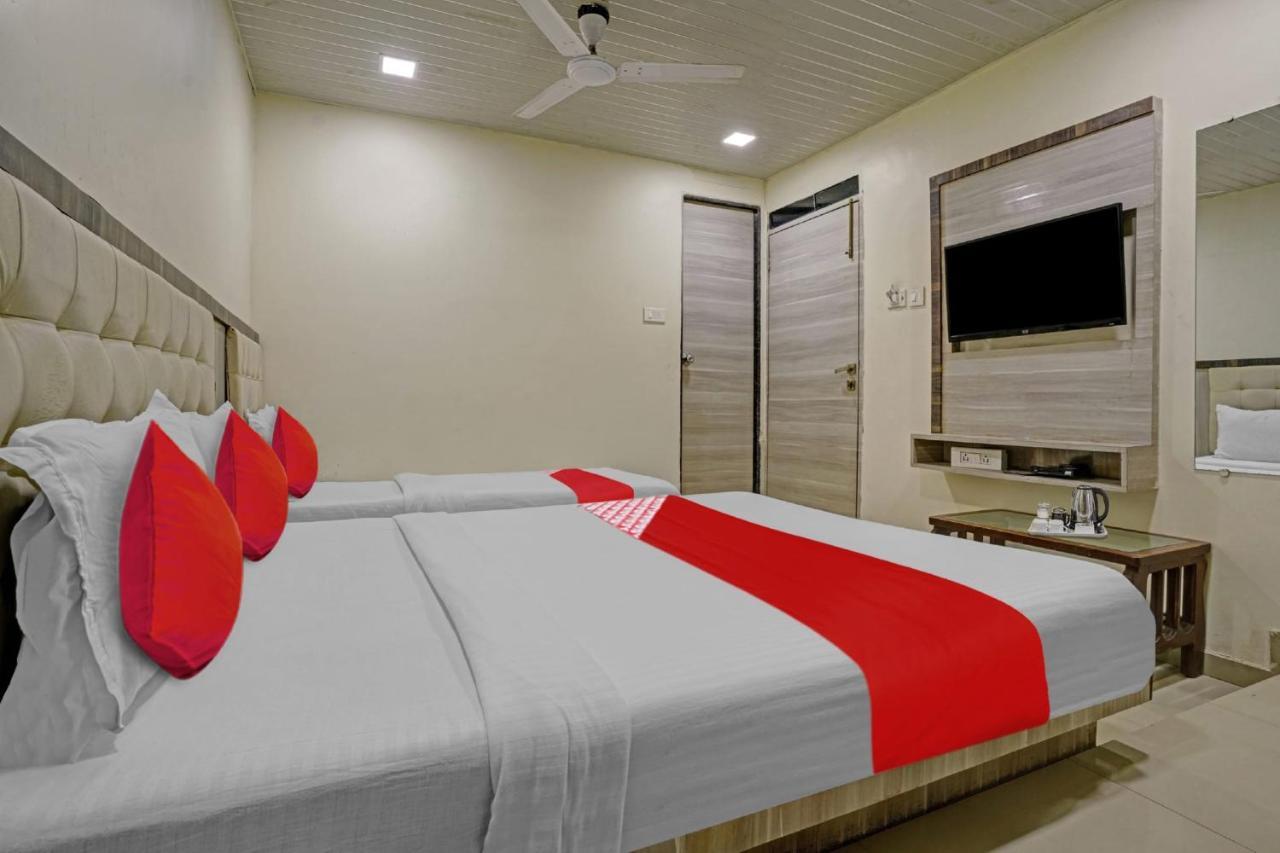 Pop 81030D Hotel Crystal Park Jogeshwari Mumbai Exterior photo
